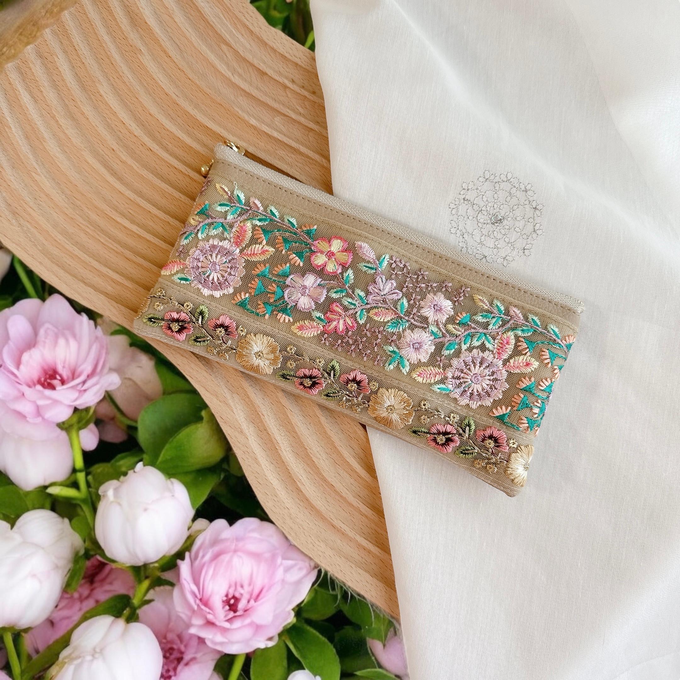インド刺繍×エコレザー/メガネケース・ペンケース（Spring Flower）1枚目の画像