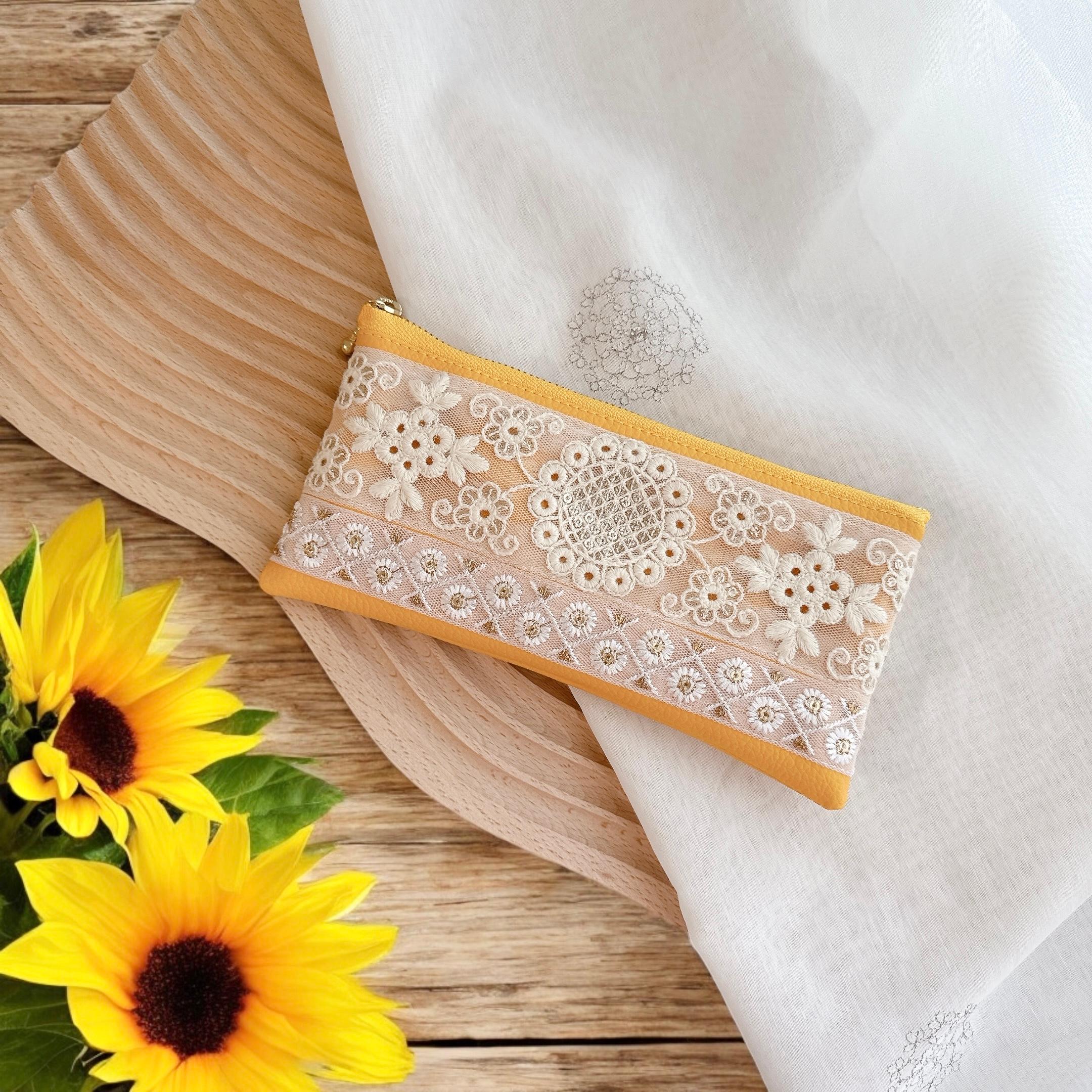 インド刺繍×エコレザー/メガネケース・ペンケース（ひまわり）1枚目の画像