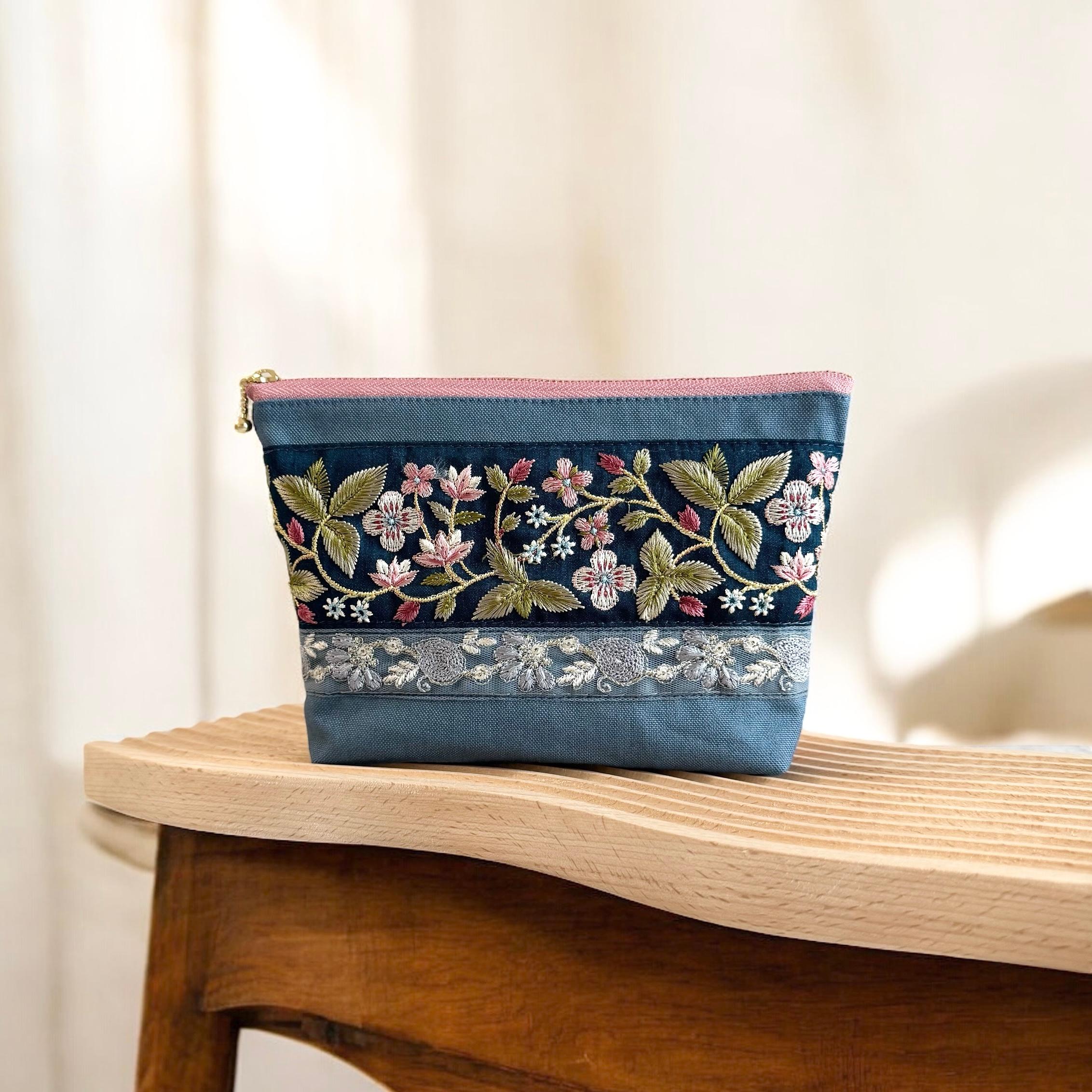 流れるお花シリーズ/インド刺繍◆外ポケット付きマチ付きポーチ/マルチポーチ【L】ブルーグリーン1枚目の画像
