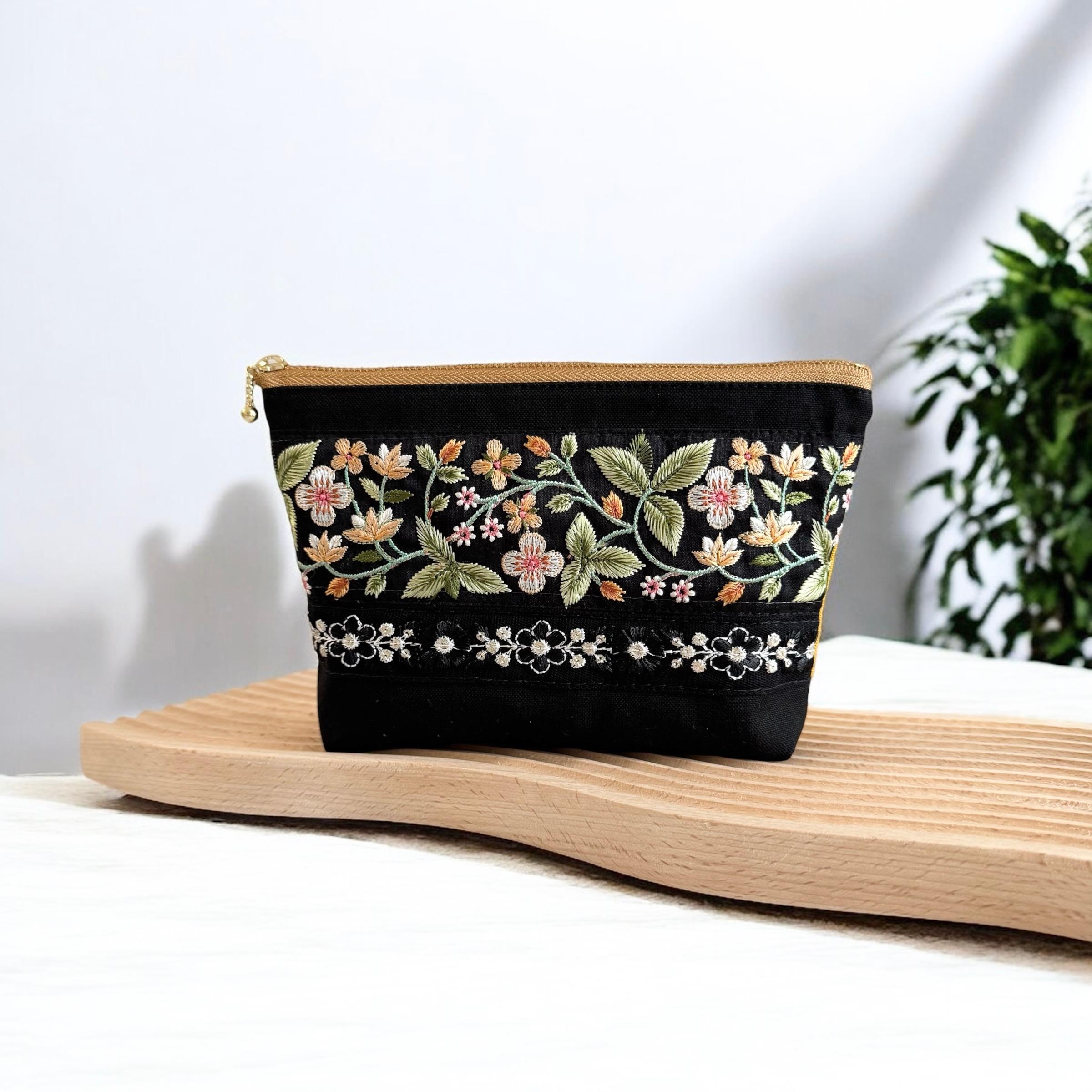 流れるお花シリーズ/インド刺繍◆外ポケット付きマチ付きポーチ/マルチポーチ【L】ブラック1枚目の画像