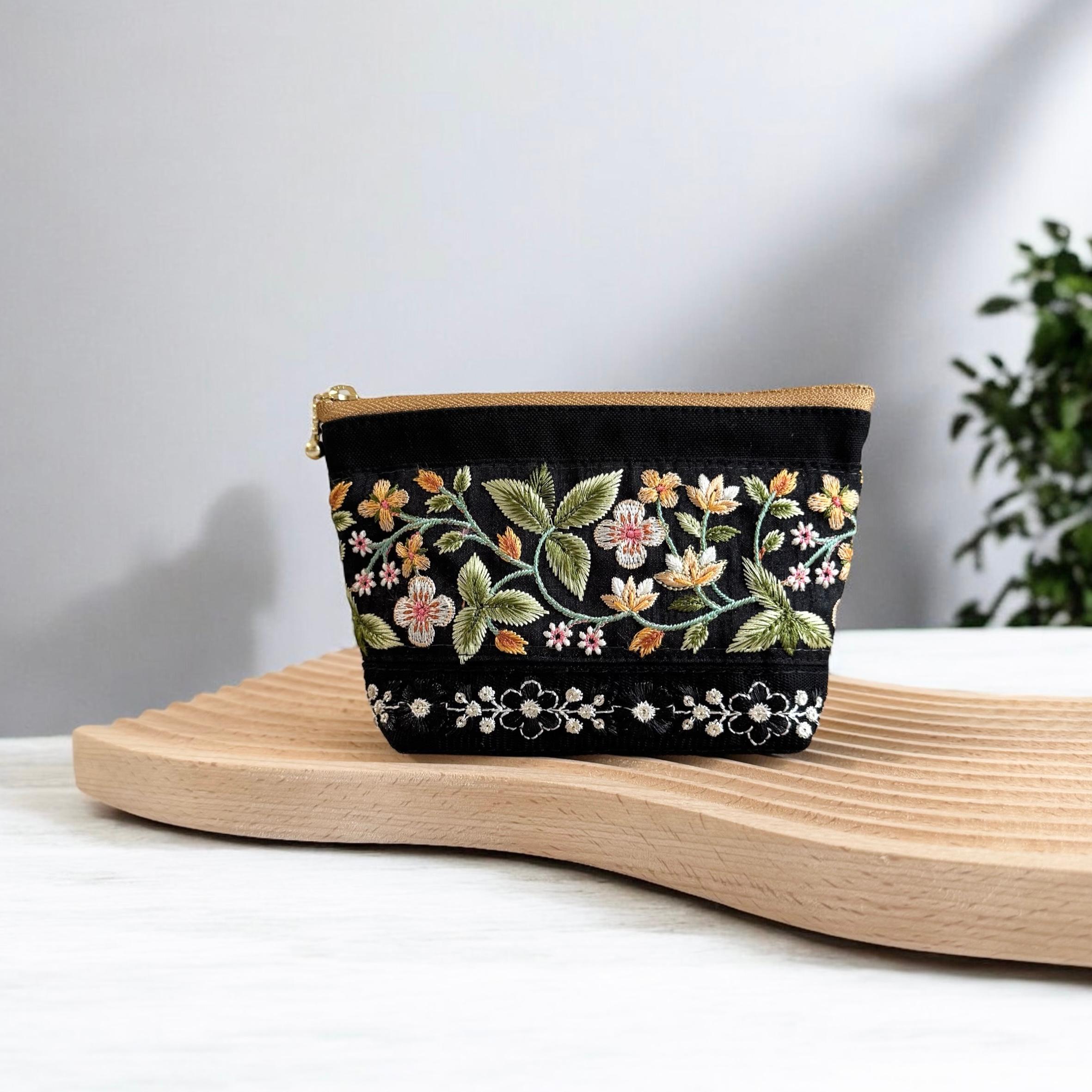 流れるお花シリーズ/インド刺繍◆外ポケット付きマチ付きポーチ/マルチポーチ【S】ブラック1枚目の画像