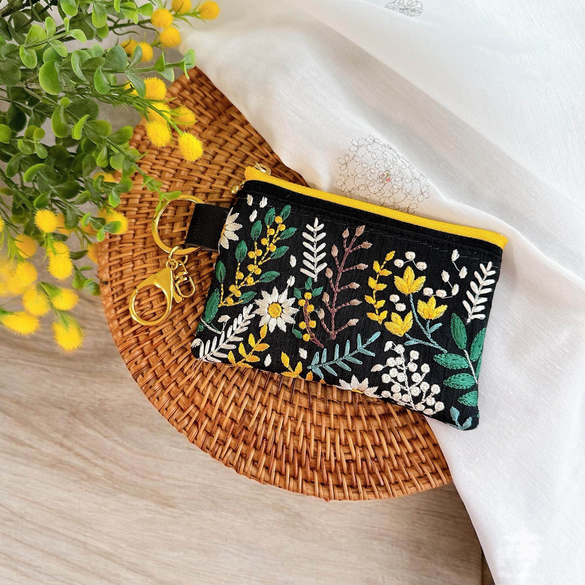 【新色登場】ミモザブラック★インド刺繍×帆布★キーホルダー付きフラットポーチ/マルチケース | 3枚目