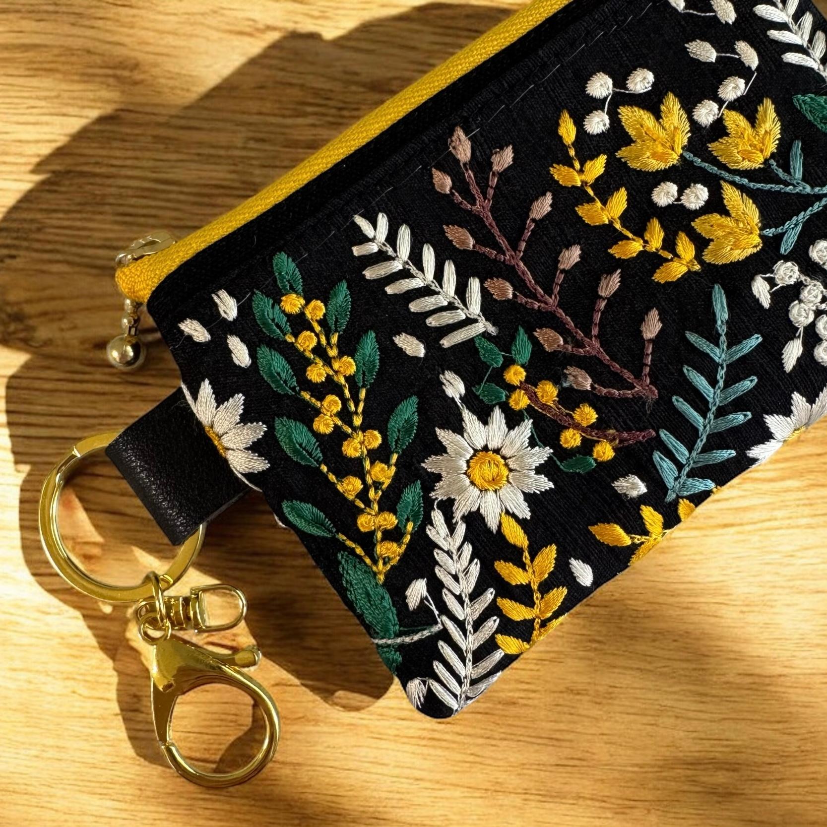 【新色登場】ミモザブラック★インド刺繍×帆布★キーホルダー付きフラットポーチ/マルチケース | 4枚目