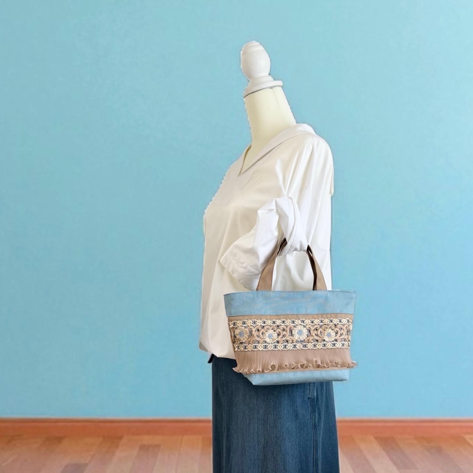 インド刺繍×フリル× 帆布/トートバッグ(ベージュ×ブルー) | 2枚目