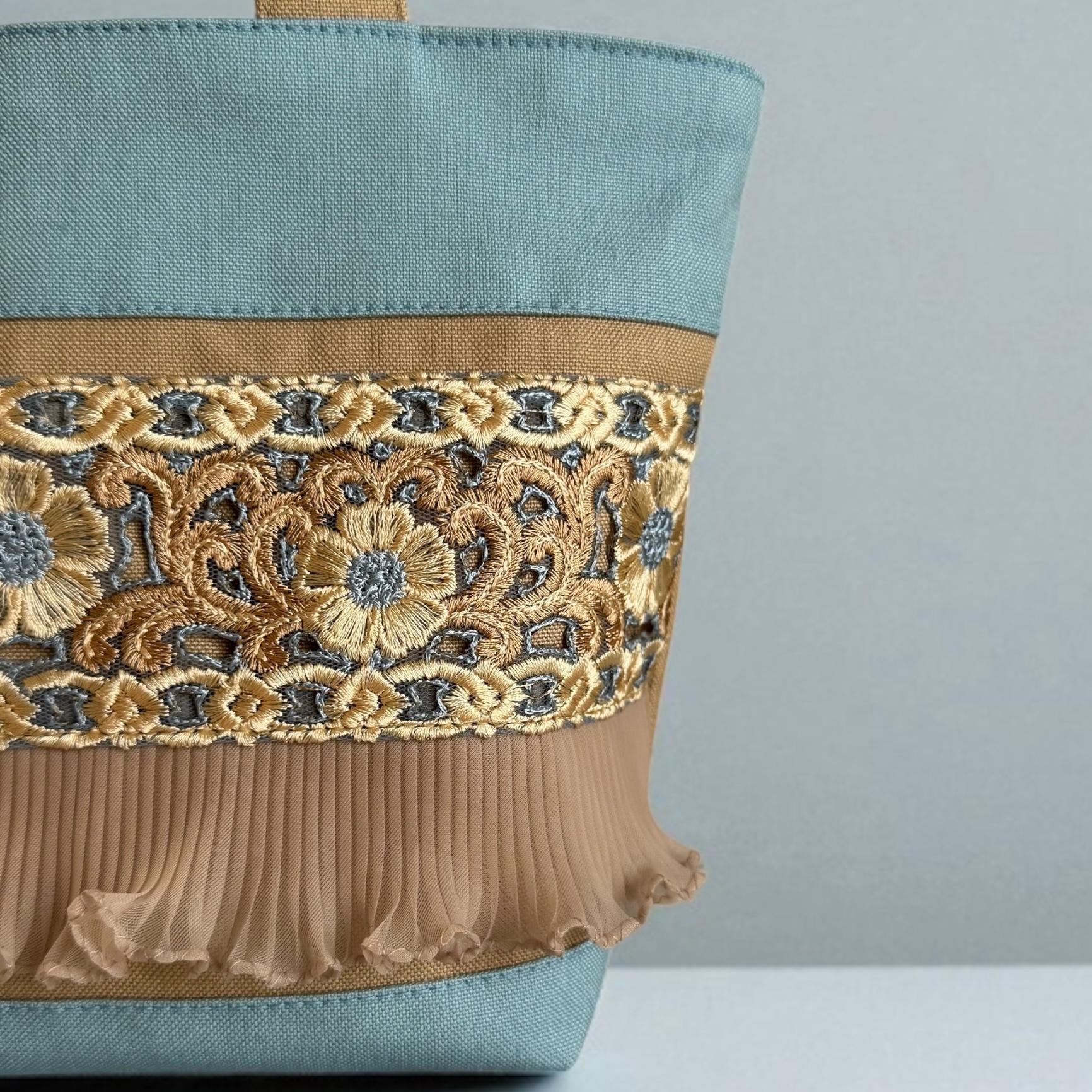 インド刺繍×フリル× 帆布/トートバッグ(ベージュ×ブルー) | 5枚目