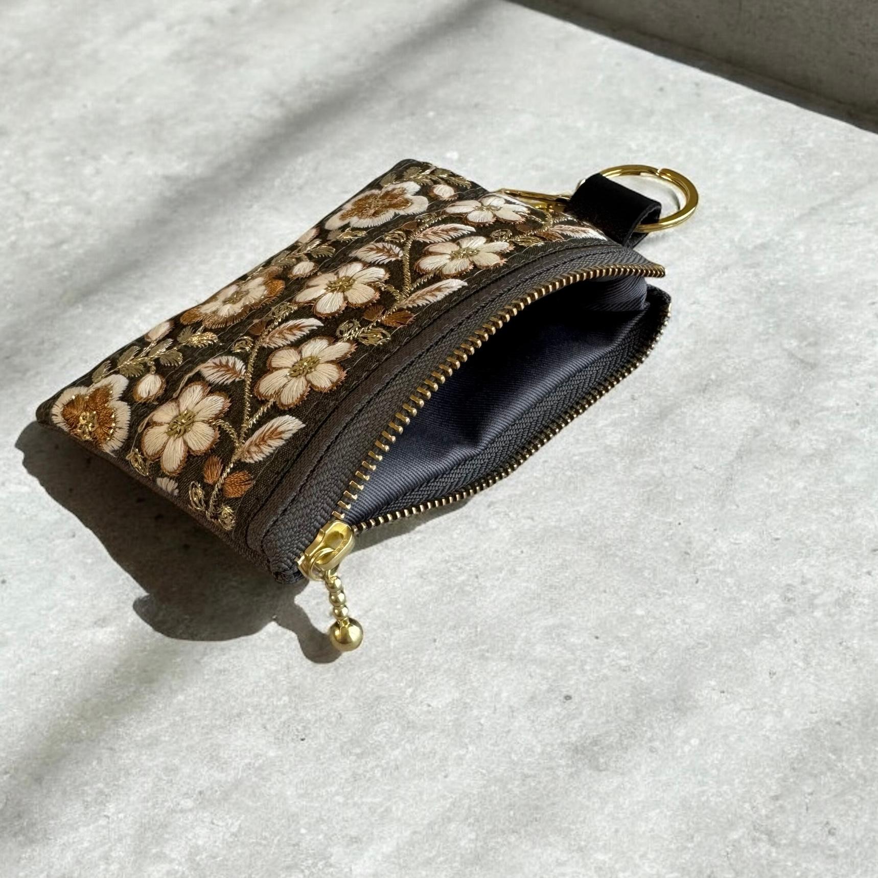 チャコールグレーお花柄/インド刺繍×帆布/キーホルダー付きフラットポーチ/マルチケース | 5枚目